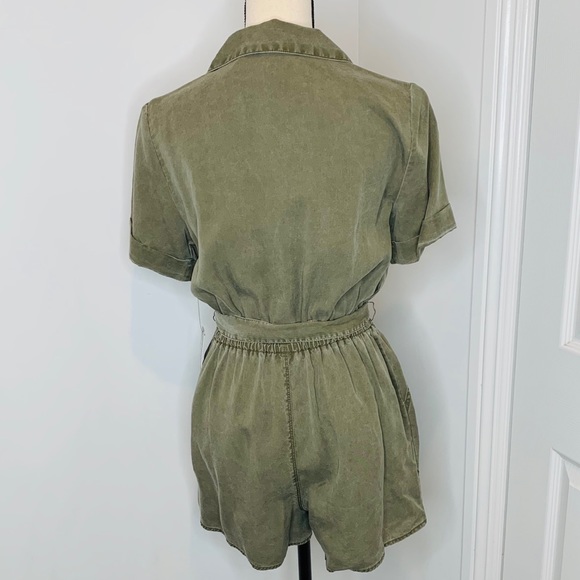 Short sleeve short romper with button front - Picture 2 of 4